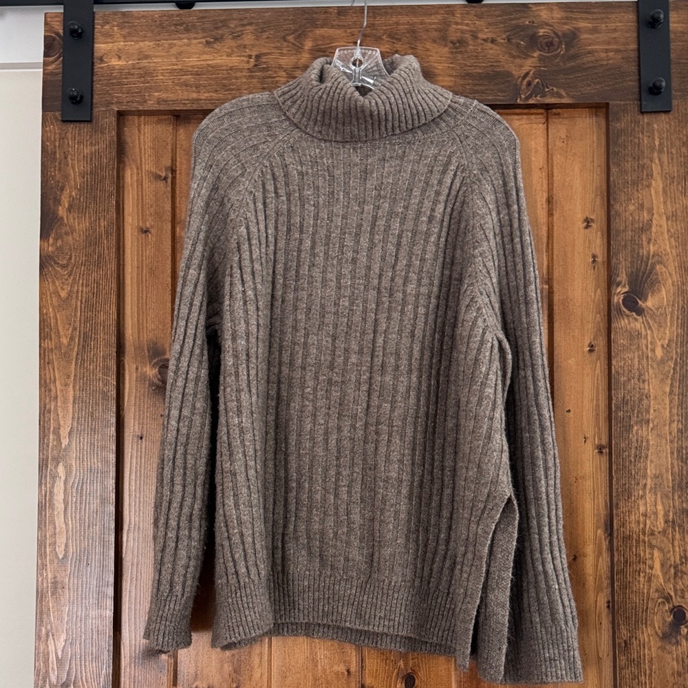 H&M Ribbed Turtleneck Sweater in Brown